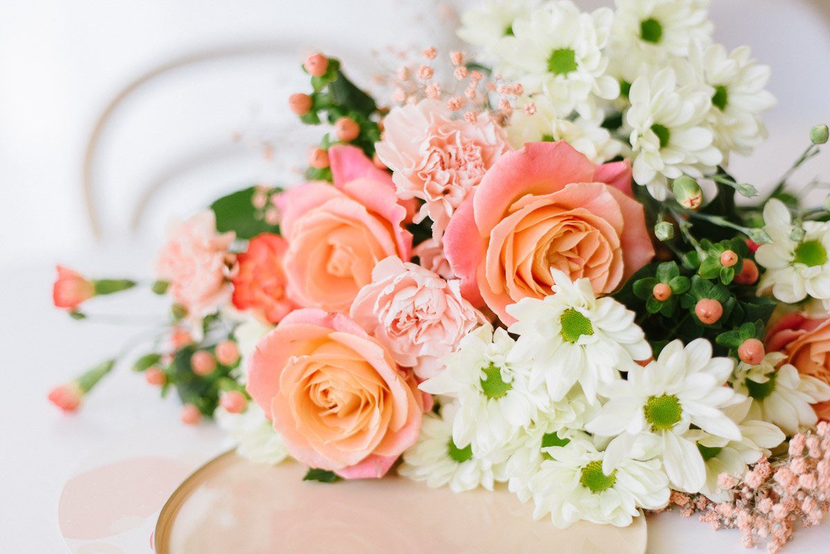 Mutterttagsstrauß mit Geschenkidee