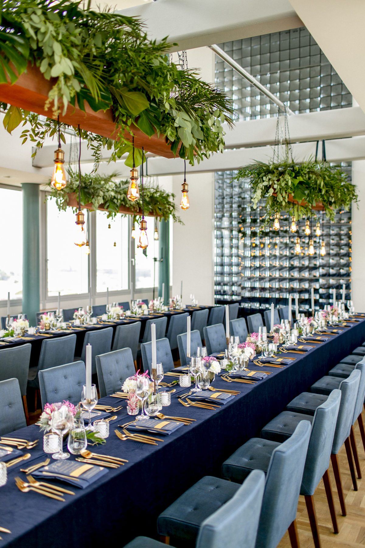 Tischdeko urbane Loft Hochzeit Dunkelblau