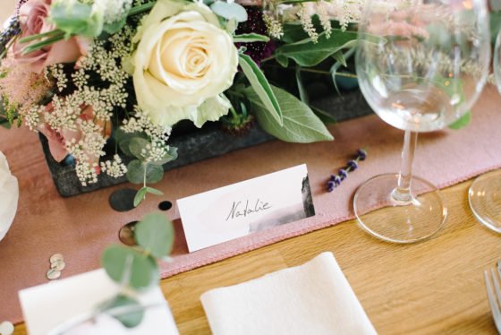 Modern Blush: romantische Hochzeitsdeko mit Lavendel