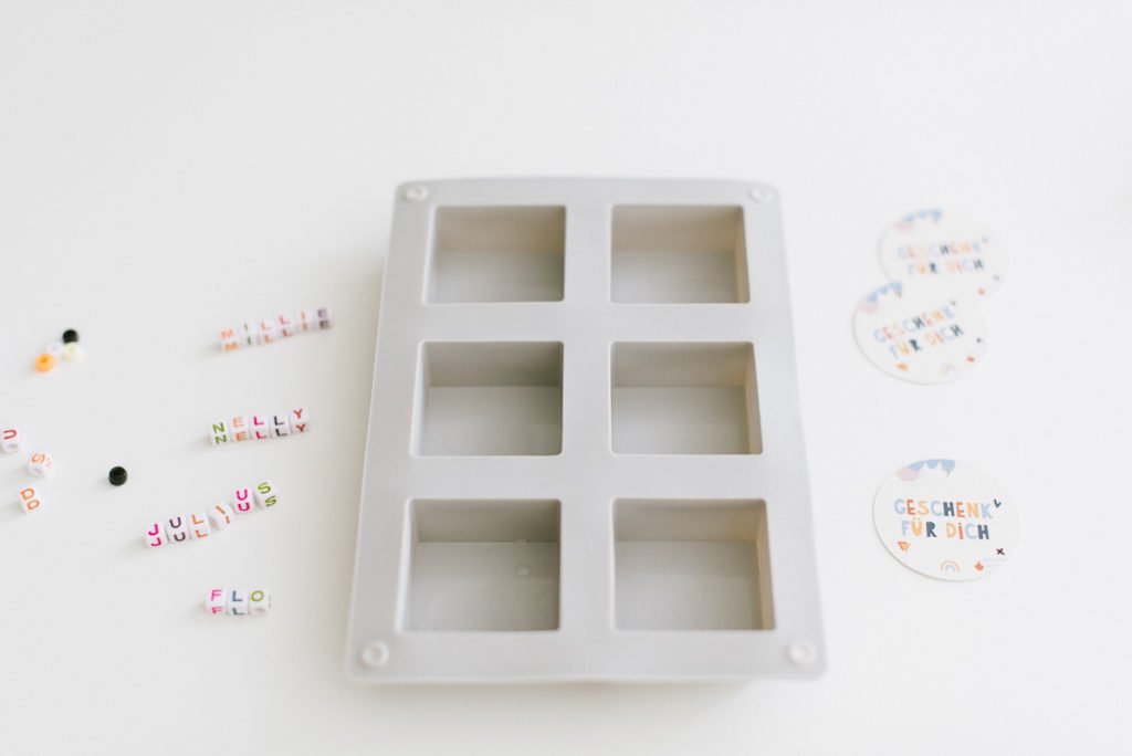 DIY Buchstaben-Seife: Gastgeschenk zur Einschulung