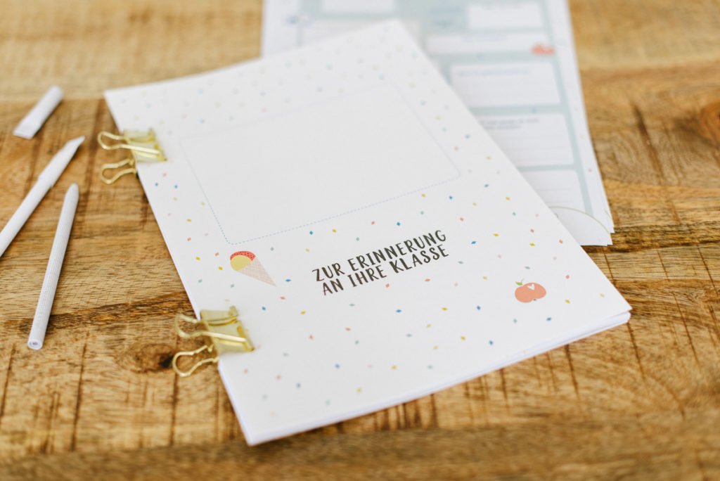 Abschied Lehrer Freundebuch Konfetti - Abschiedsgeschenk für Lehrer: Freundebuch Vorlage zum selbst ausdrucken, ausfüllen und binden. Geschenkidee zum gratis Download auf dem Blog!