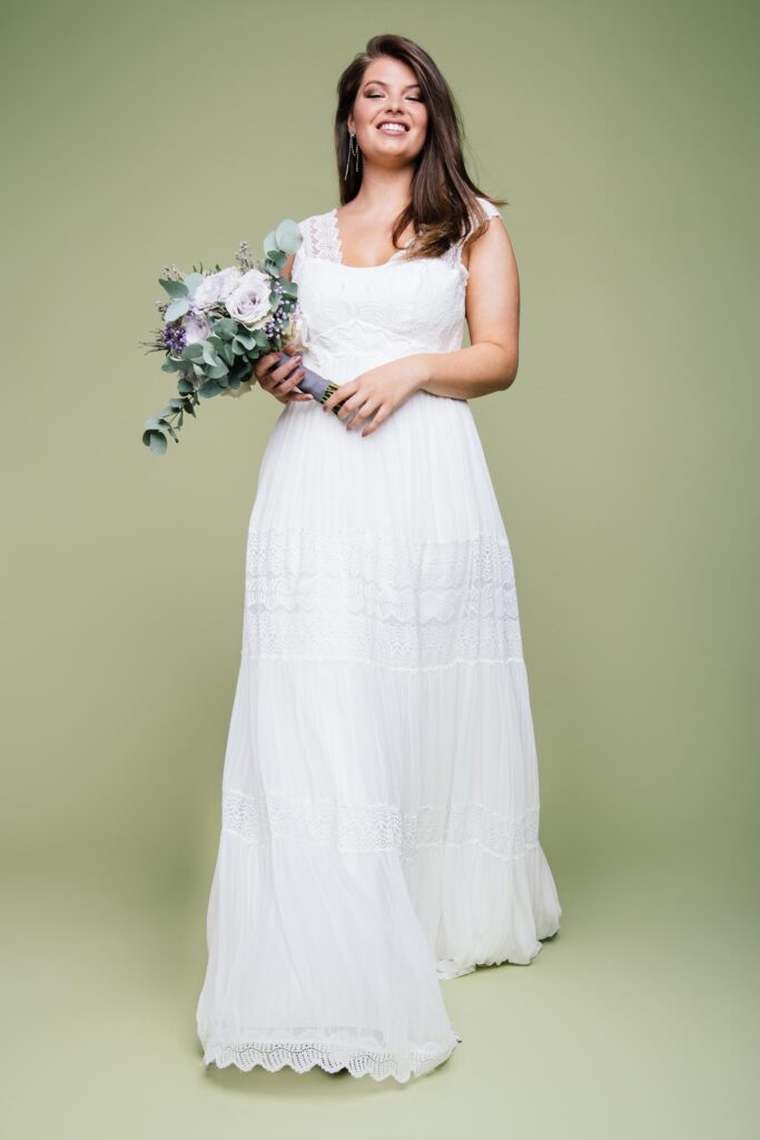 Neue Brautmode 2021: Küss die Braut Brautmode. Lange & kurze Brautkleider, Curvy & Jumpsuits für die Braut - verspielt, romantisch und modern