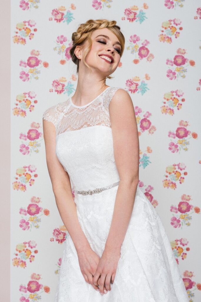 Neue Brautmode 2021: Küss die Braut Brautmode. Lange & kurze Brautkleider, Curvy & Jumpsuits für die Braut - verspielt, romantisch und modern