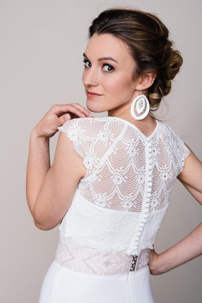 Neue Brautmode 2021: Küss die Braut Brautmode. Lange & kurze Brautkleider, Curvy & Jumpsuits für die Braut - verspielt, romantisch und modern