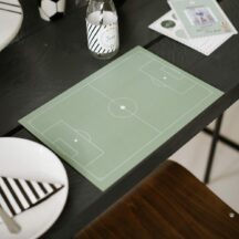 Kindergeburtstag feiern als Fußballparty - Unsere Fußball Geburtstagsparty Box mit Einladungen, Deko-Elementen, Spiel- und Bastelideen.