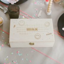 Holzkiste groß 'Smiley' + Name