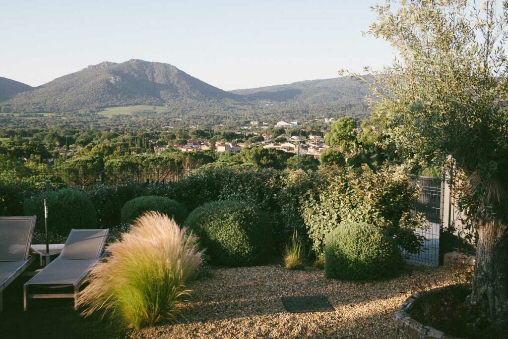 Blick in die Berge von unserem Ferienhaus in Südfrankreich