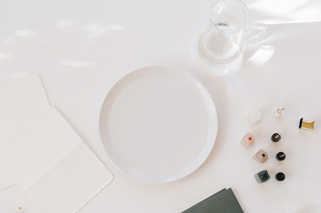 Was braucht man, um Grußkarten mit Nagellack zu marmorieren