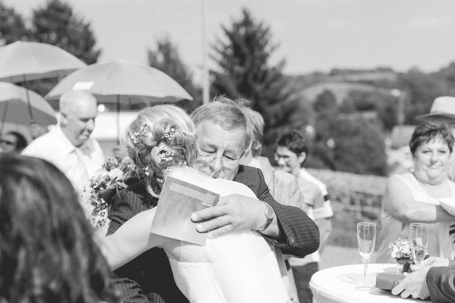 Hochzeit auf dem Bauernhof - Natürliche Hochzeit fotografiert von Aline Lange5