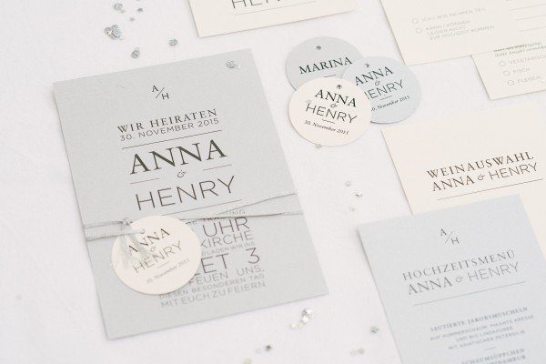 Silberne Hochzeitspapeterie von Made with Love