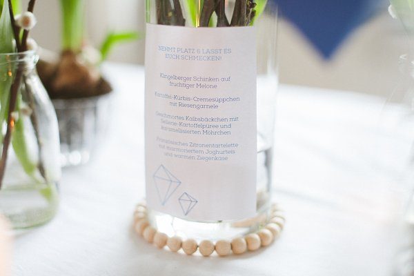 Tischdeko grafisch mit Papierornamenten und Holzperlen5