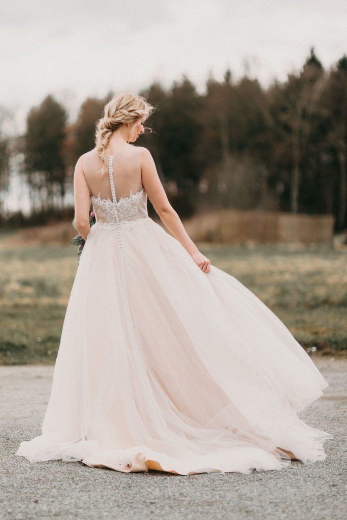 Herbsthochzeit Lila Beere Brautkleid