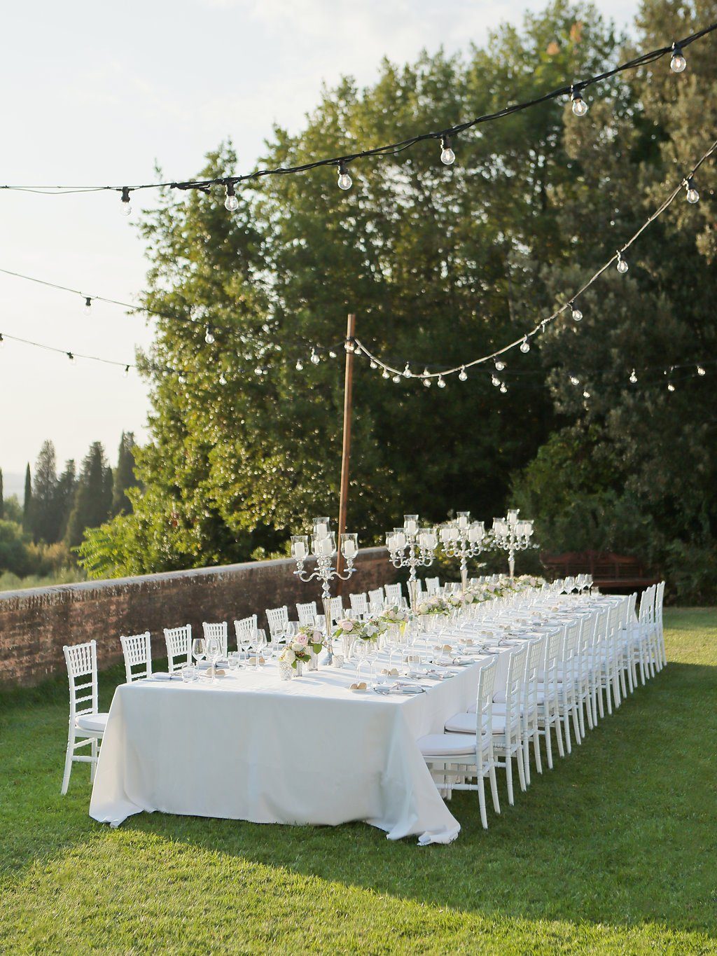 Hochzeit im Freien - 5 Tipps, die ihr bei der Planung eurer Sommerhochzeit im Garten beachten solltet: Terminplanung, Wetter-Tipps, ...